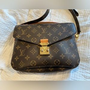 Louis Vuitton Pochette Metis